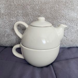 Pier 1 Stackable Tea Kettle and Mug Set